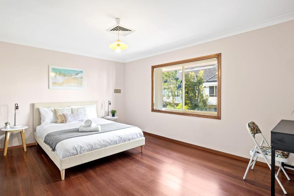 Tranquil Queen Room - Nearby Transport And Stores - Shared Bathroom Pymble Exteriör bild