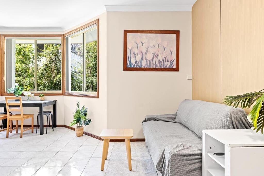 Tranquil Queen Room - Nearby Transport And Stores - Shared Bathroom Pymble Exteriör bild