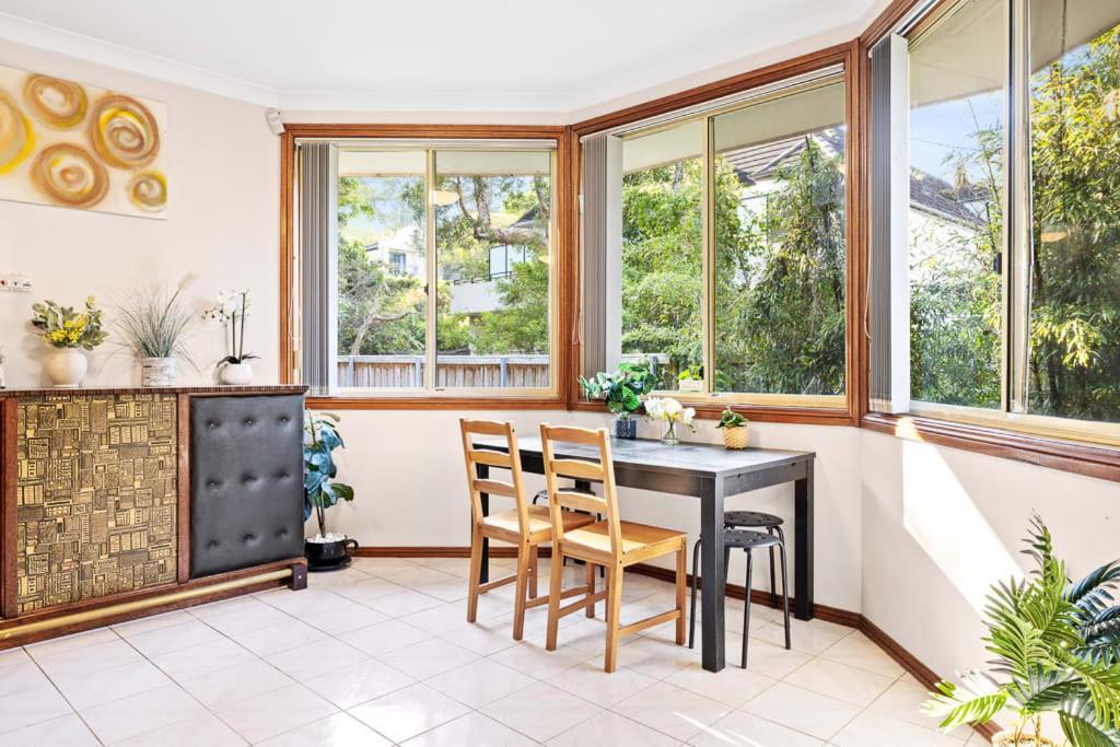 Tranquil Queen Room - Nearby Transport And Stores - Shared Bathroom Pymble Exteriör bild